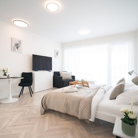 City Relax Apartments With Free Parking, 10 Mins Walk To City Centre Brünn Exterior foto