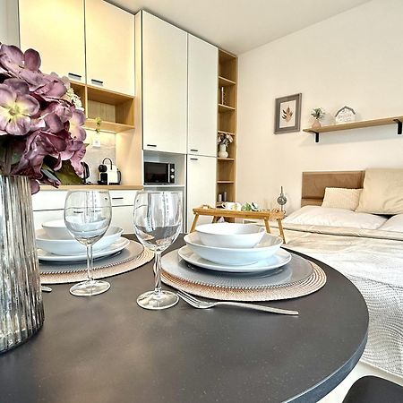 City Relax Apartments With Free Parking, 10 Mins Walk To City Centre Brünn Exterior foto