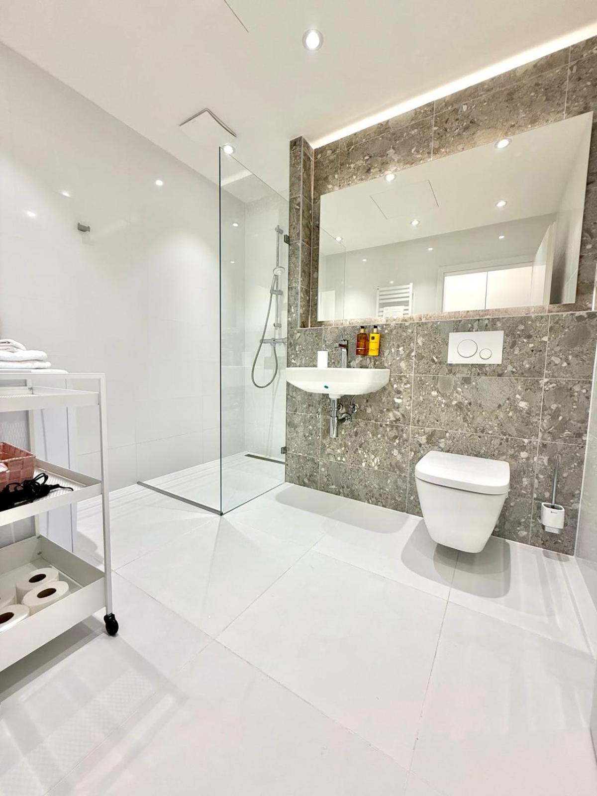 City Relax Apartments With Free Parking, 10 Mins Walk To City Centre Brünn Exterior foto