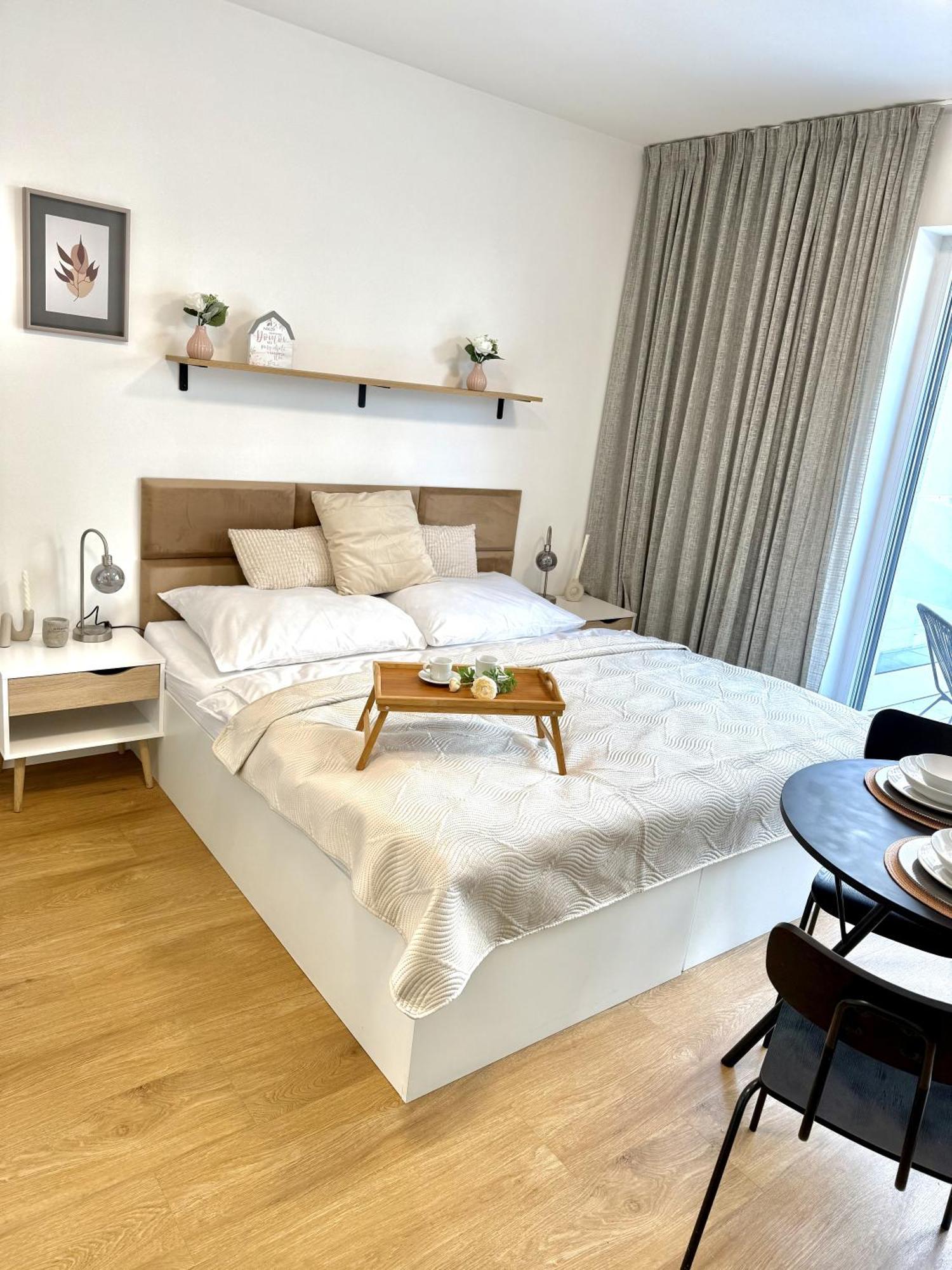 City Relax Apartments With Free Parking, 10 Mins Walk To City Centre Brünn Exterior foto